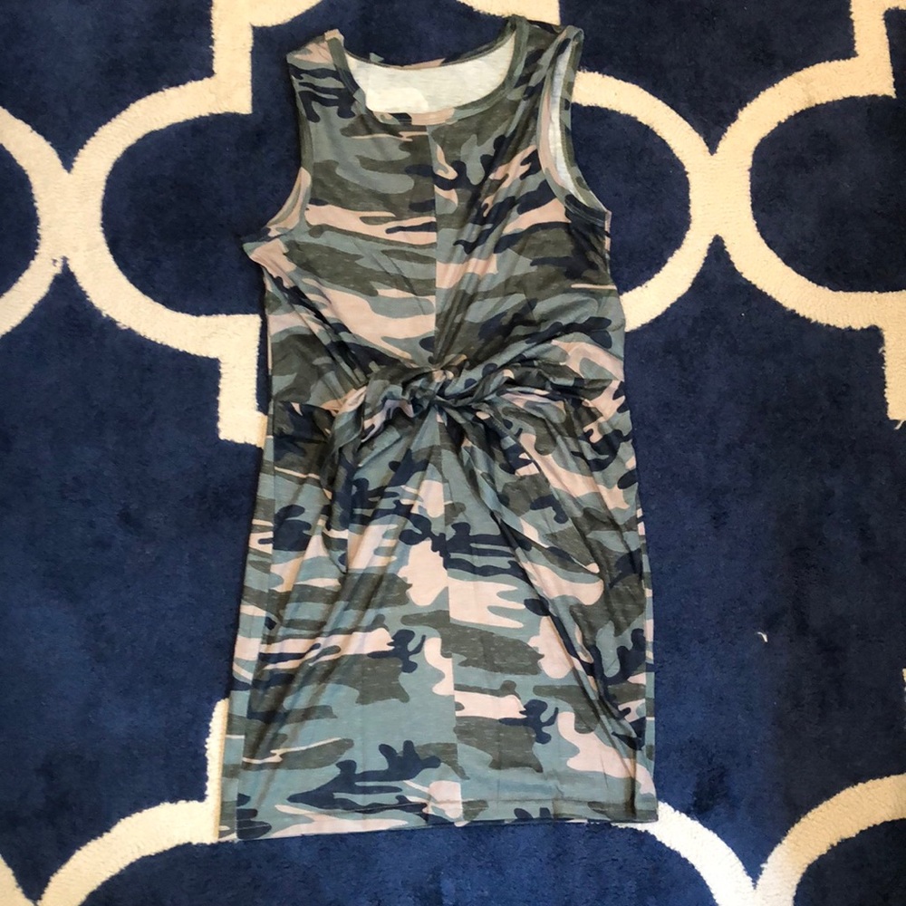 Camo sleeveless t-shirt dress